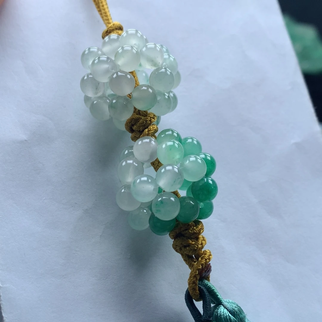 未镶嵌石英质玉车挂