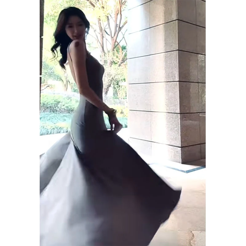 2025秋季新款修身显瘦气质高级感性感时尚简收腰约百搭连衣长裙女