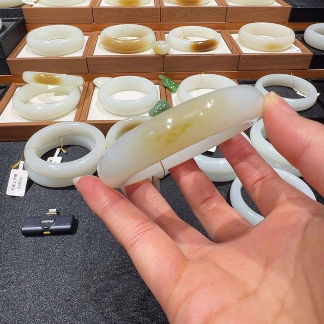 和田玉未镶嵌手镯