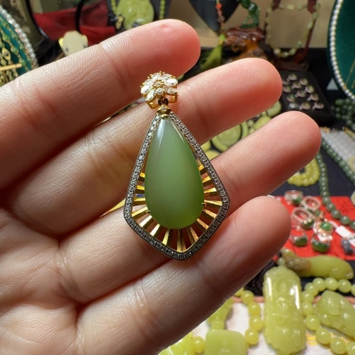 和田玉（碧玉）颈饰18K金镶嵌