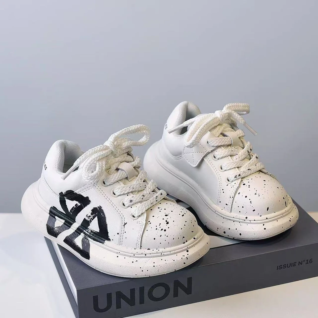 儿童潮牌2025秋季新款软底麦昆百搭男童女童面包鞋涂鸦泼墨板鞋潮