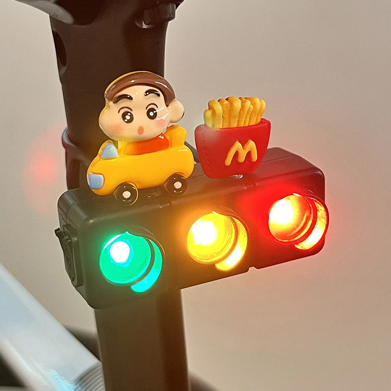 西藏新疆包邮自行车骑行尾灯充电款可爱蜡笔小充电警示自行车尾灯