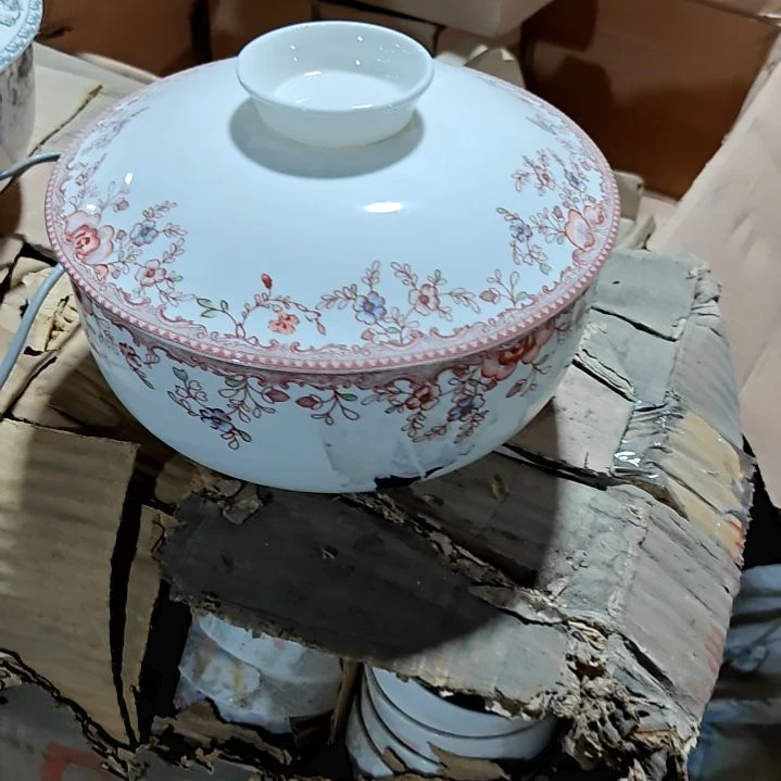 摆件盘子碗茶壶啥都有