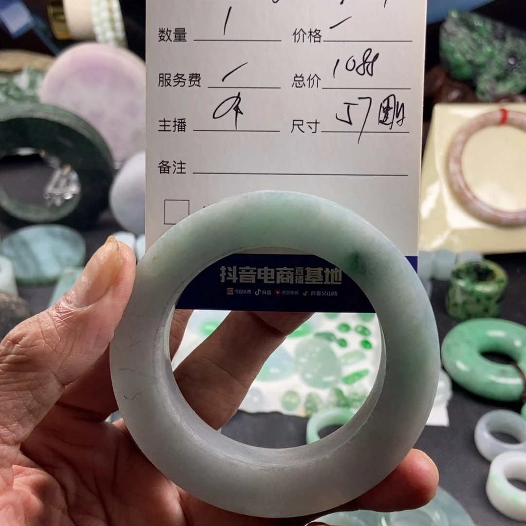 梅***叉未镶嵌定制翡翠今天
