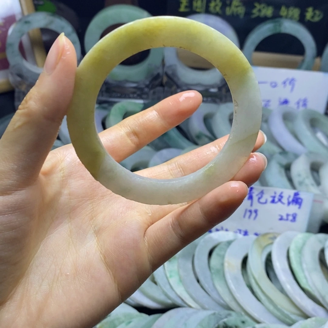 定制翡翠未镶嵌手镯