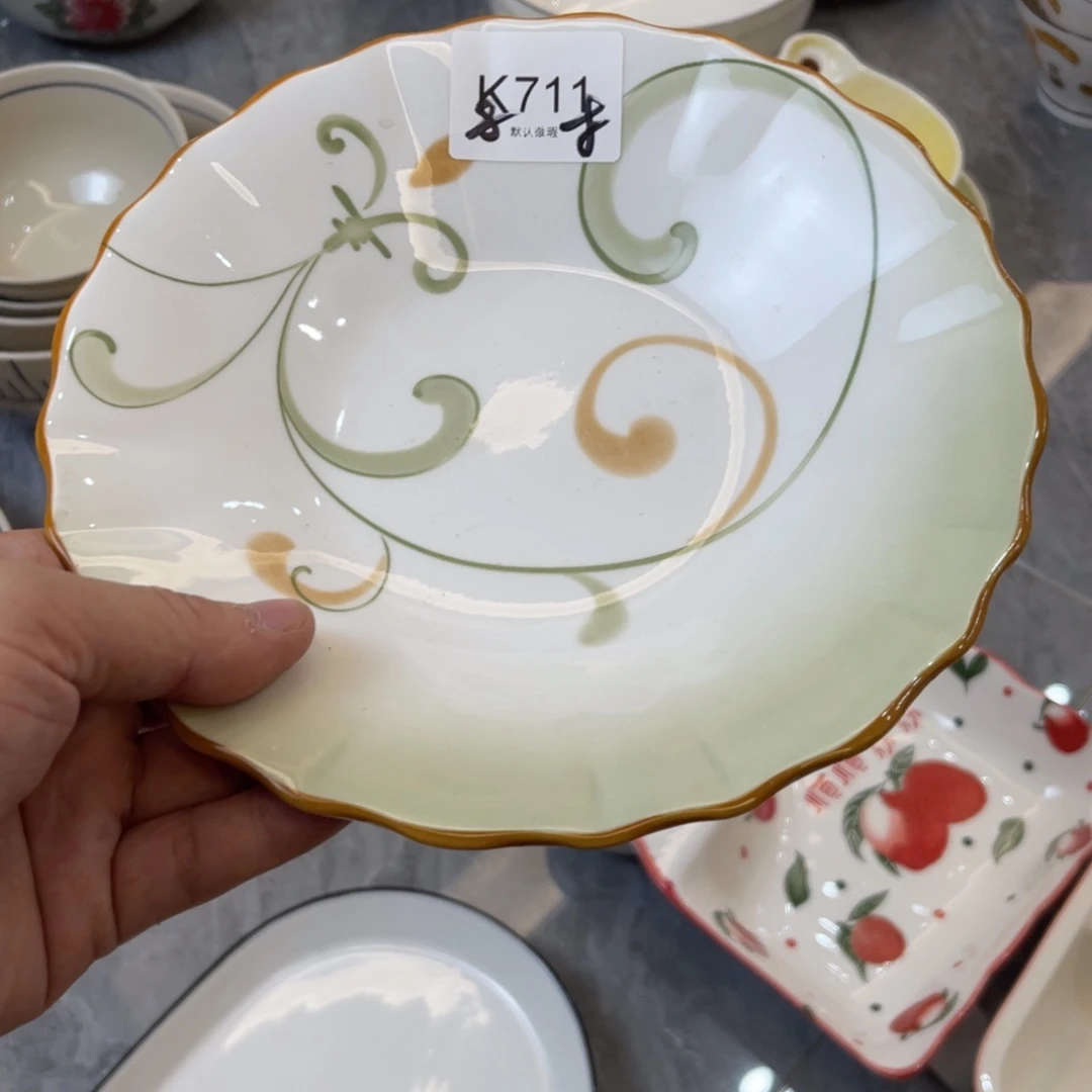 陶瓷微瑕餐具介意勿拍，满18飞！