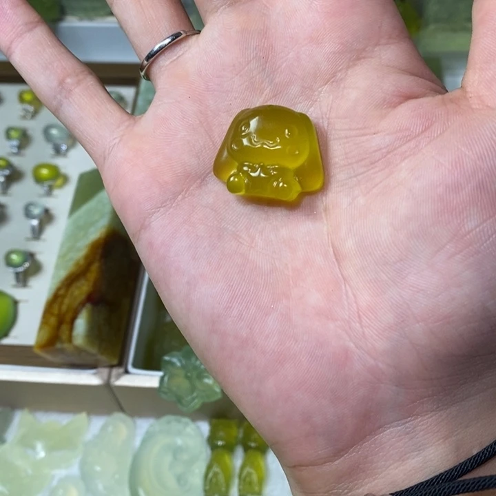 未镶嵌蛇纹石玉吊坠(不含链)
