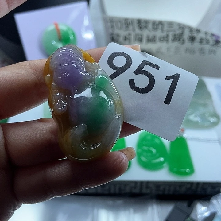 翡翠未镶嵌吊坠(赠链)