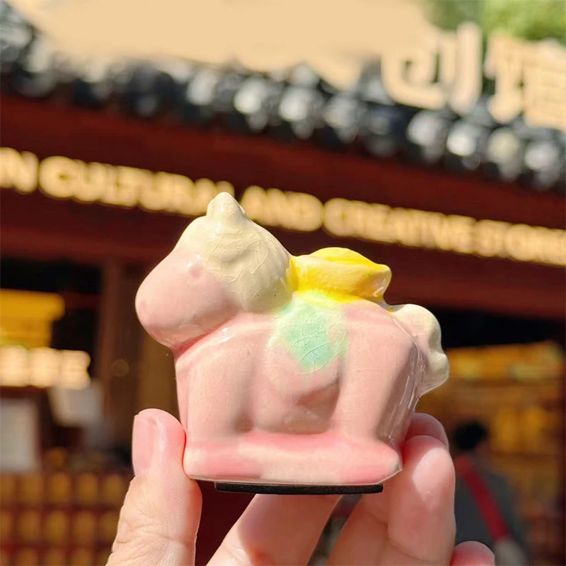 【马上有Q】文创三彩粉马伴手礼家居创意摆件7088