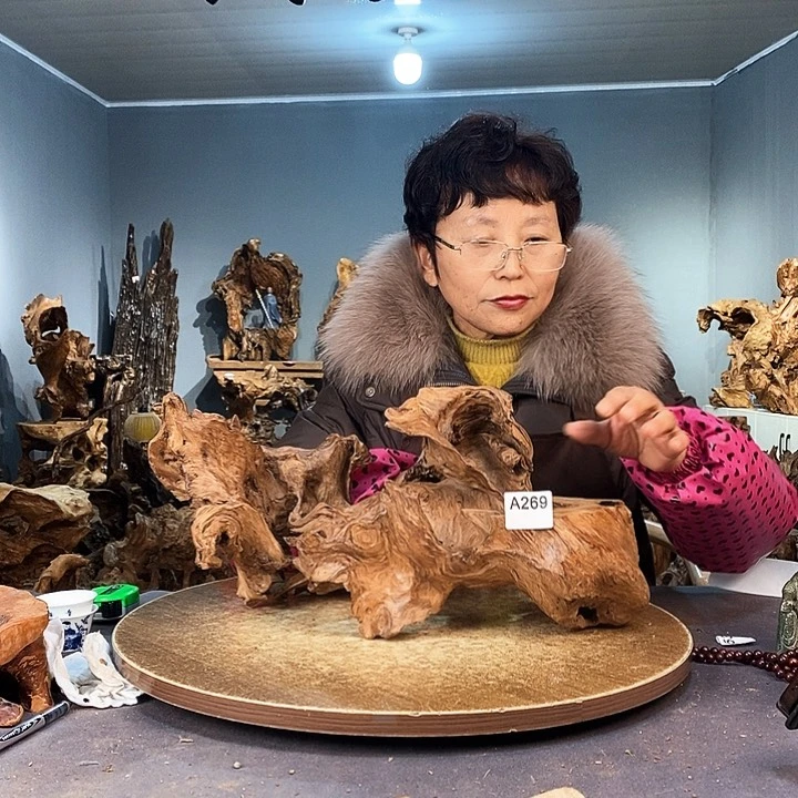 茶盏大**艺269株木的小底座的佛龛