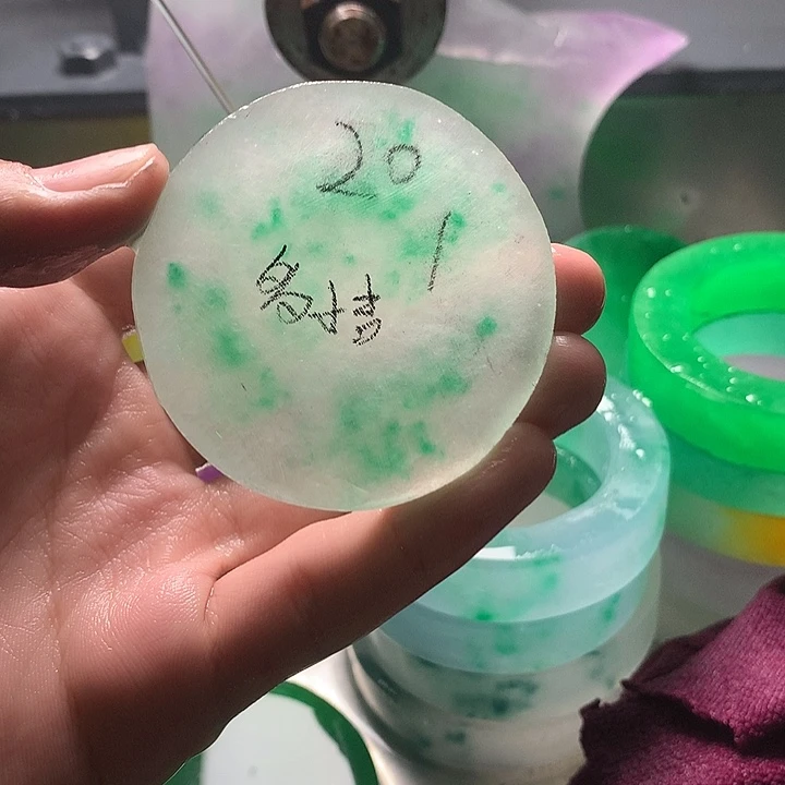 多***吉石英质玉合金珠宝半成品