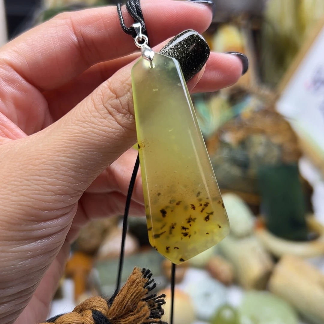 未镶嵌岫玉颈饰花玉锁骨