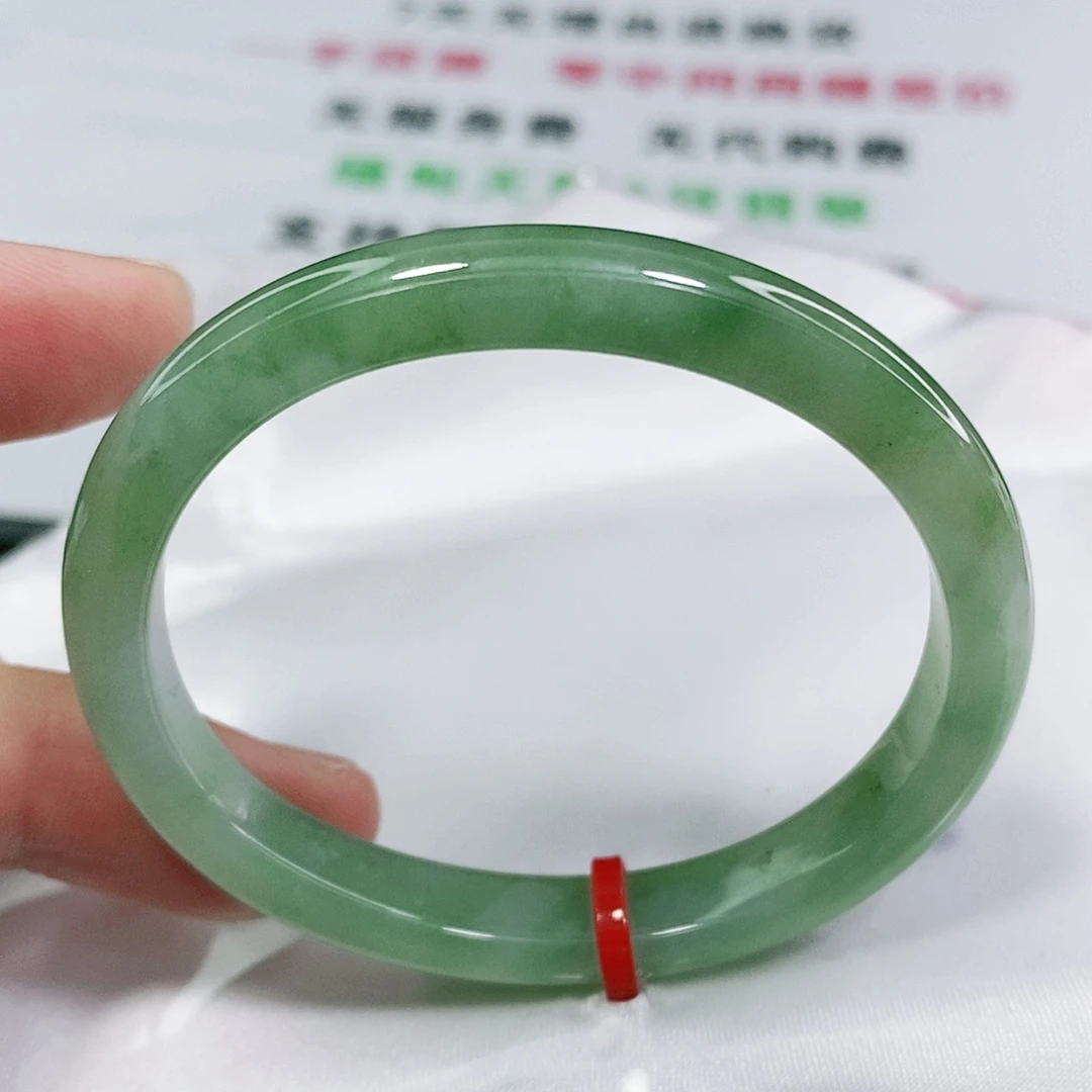 翡翠手镯未镶嵌52.5圈口贵妃