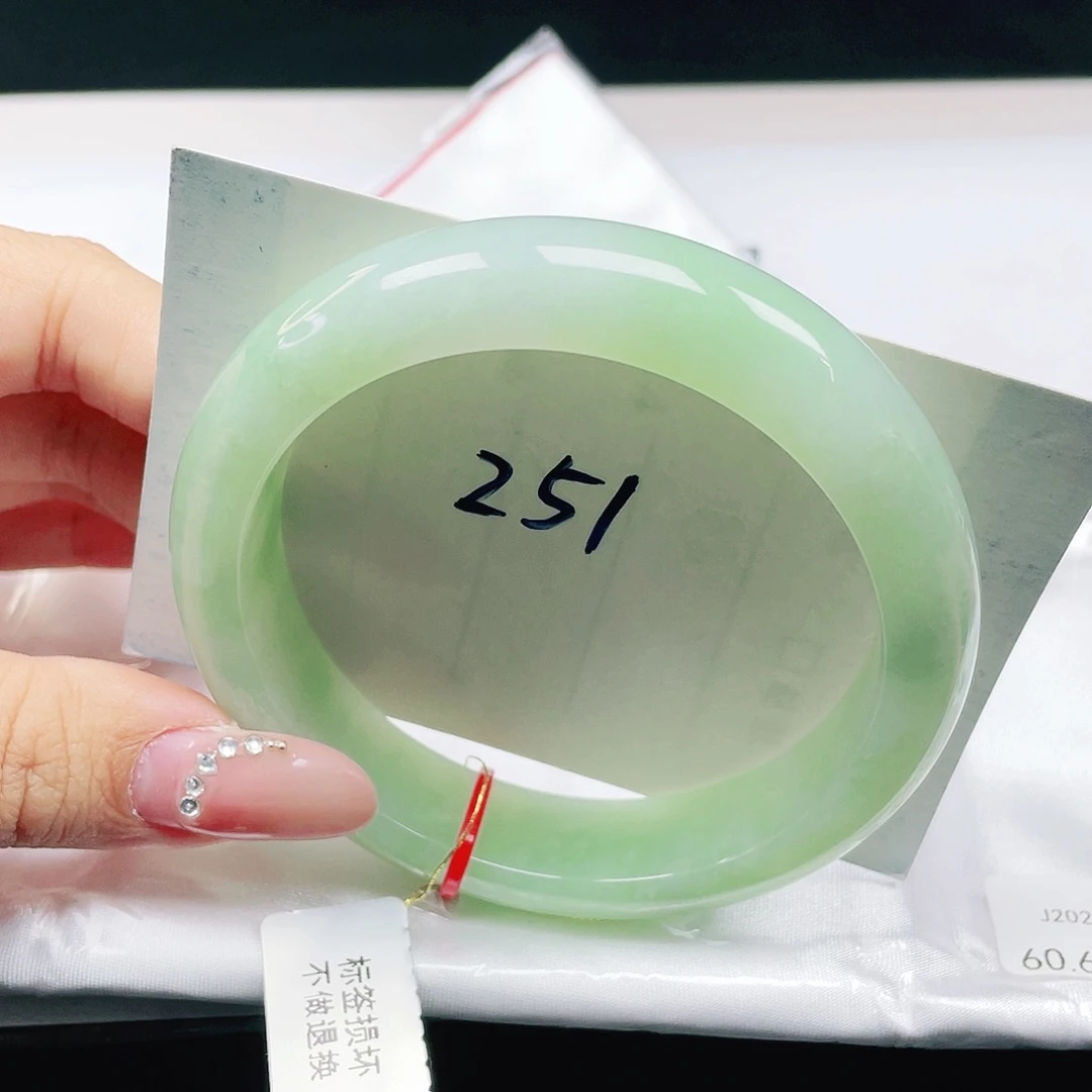 翡翠未镶嵌手镯 正圈60+