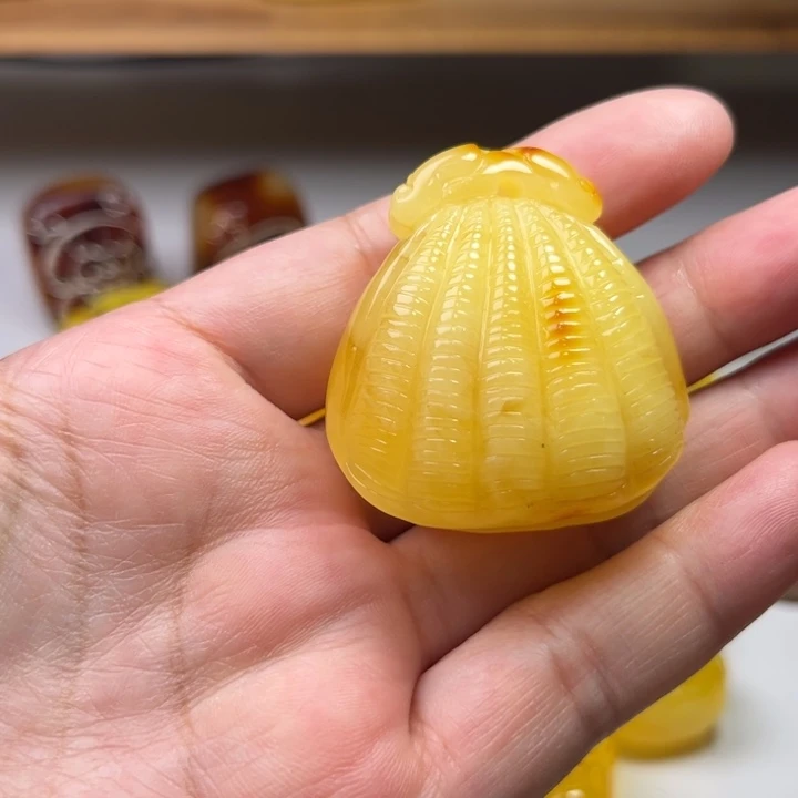 琥珀颈饰未镶嵌琥珀蜜蜡