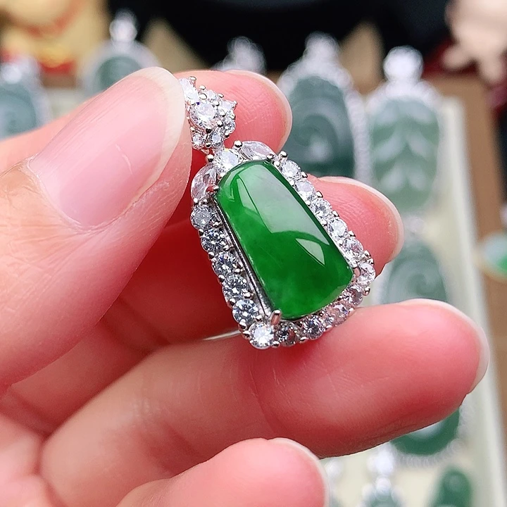 颈饰未镶嵌翡翠吊坠