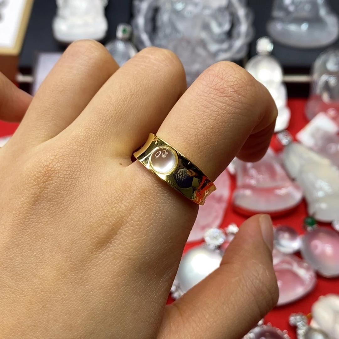 石英质玉合金吊坠