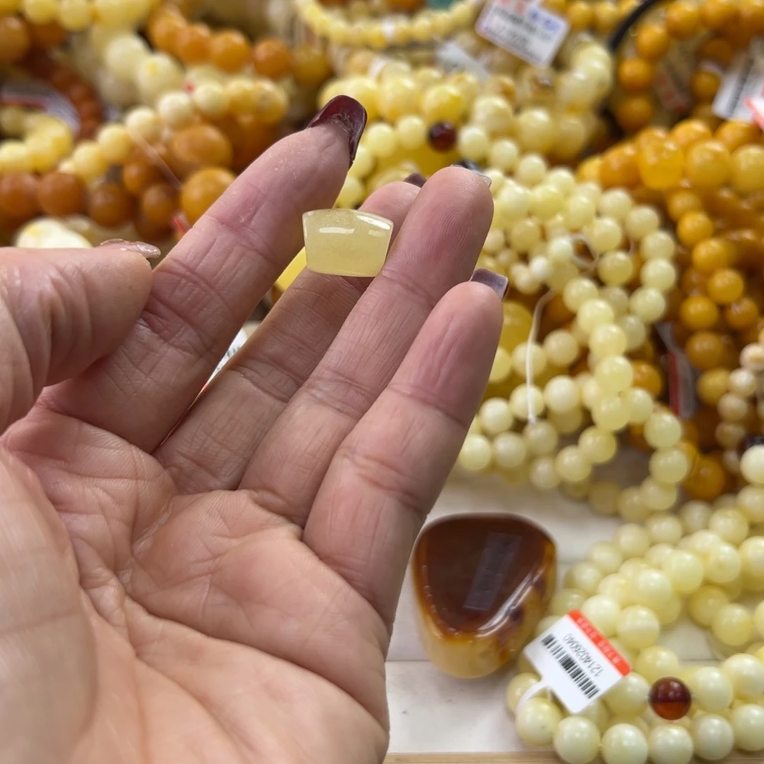 琥珀珠宝奇石未镶嵌