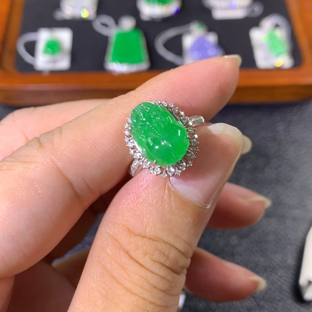 18K金镶嵌戒指翡翠翡翠