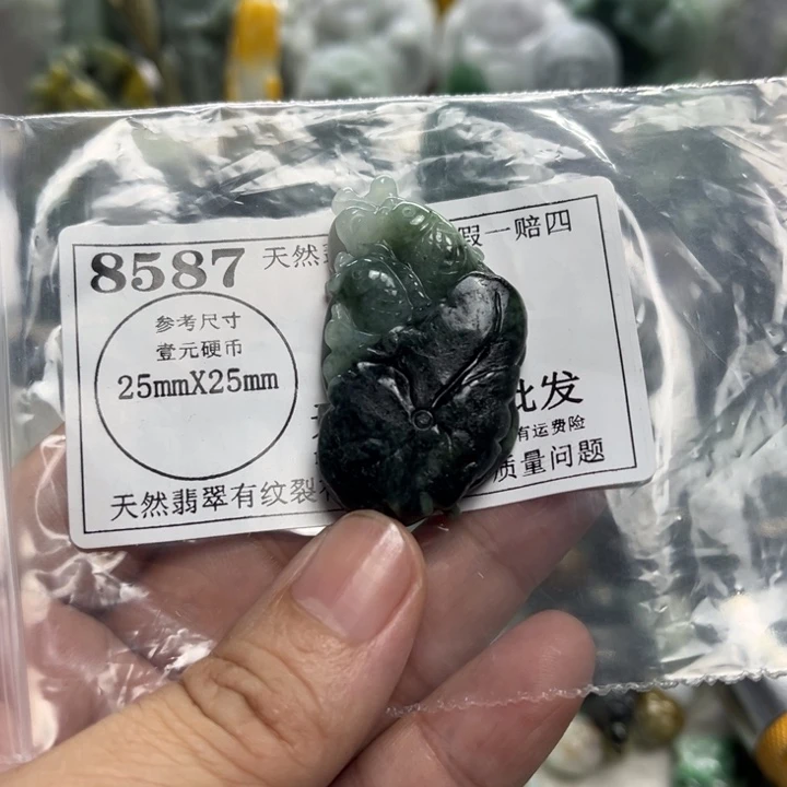 翡翠未镶嵌颈饰8587
