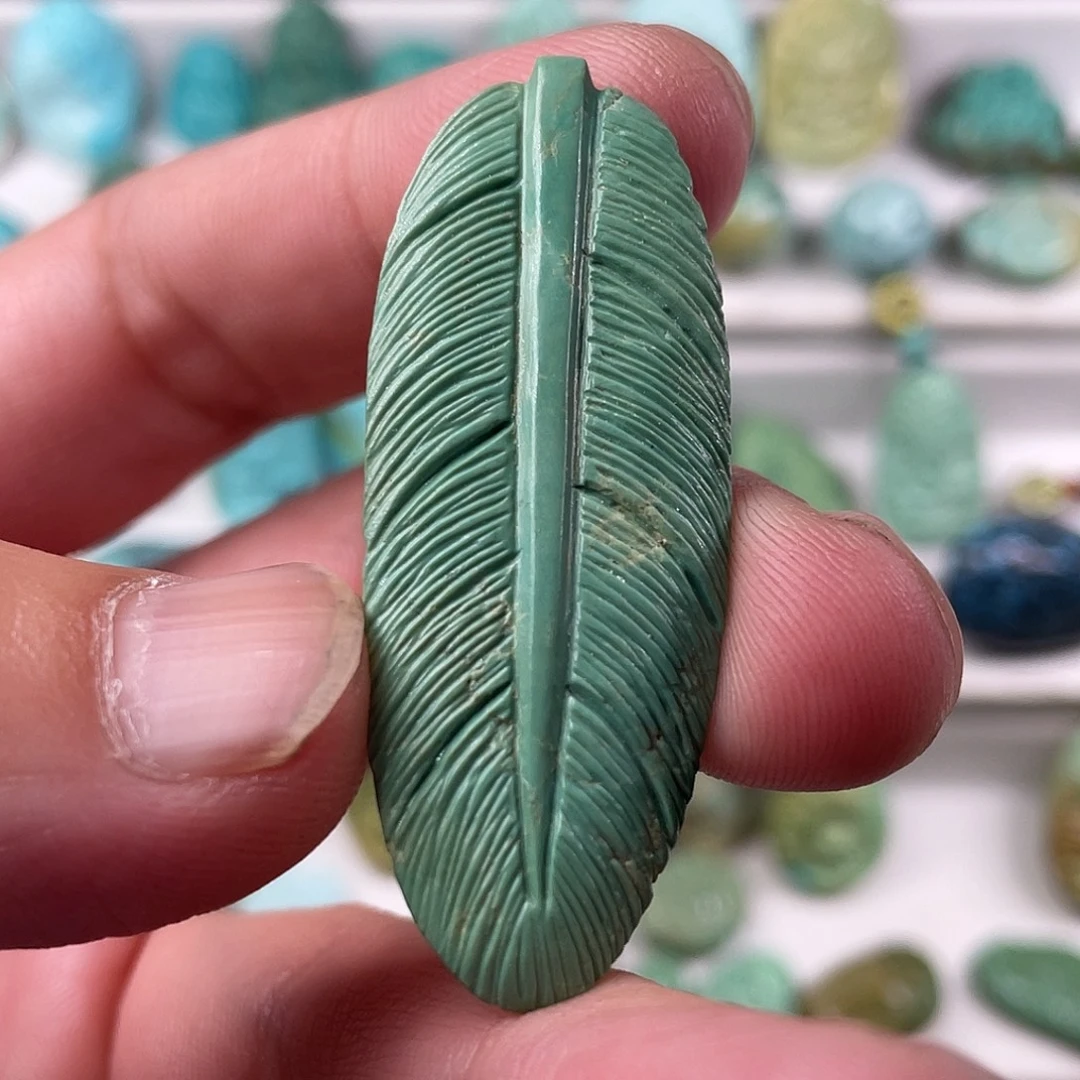 绿松石未镶嵌颈饰