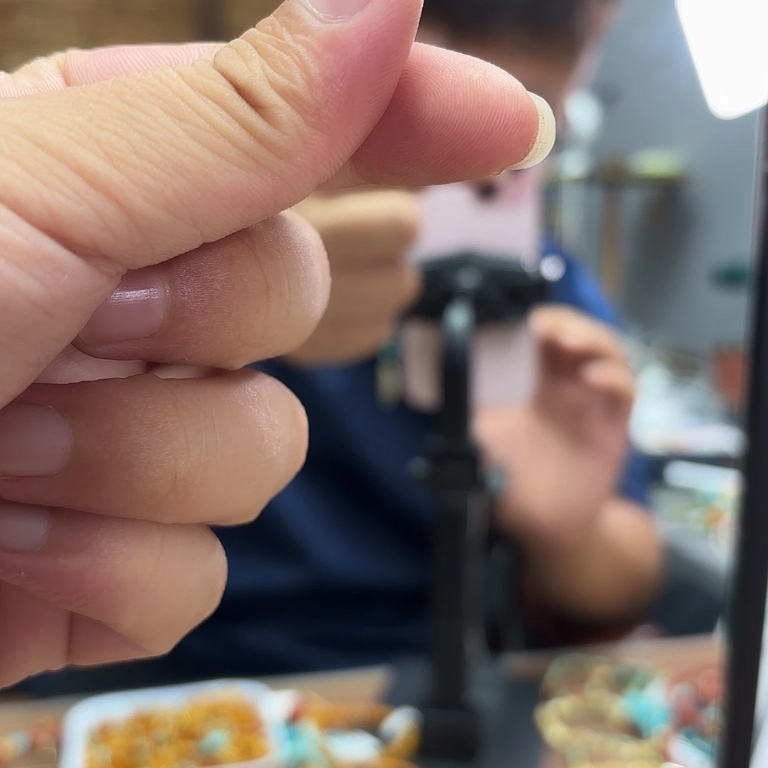 我***肉琥珀未镶嵌裸石发一对