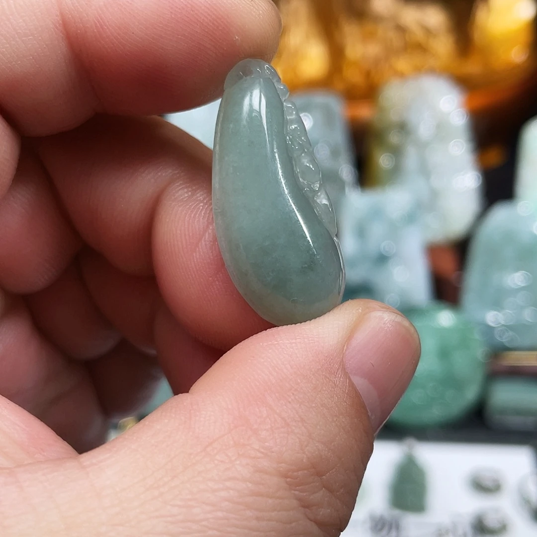 翡翠未镶嵌颈饰福瓜