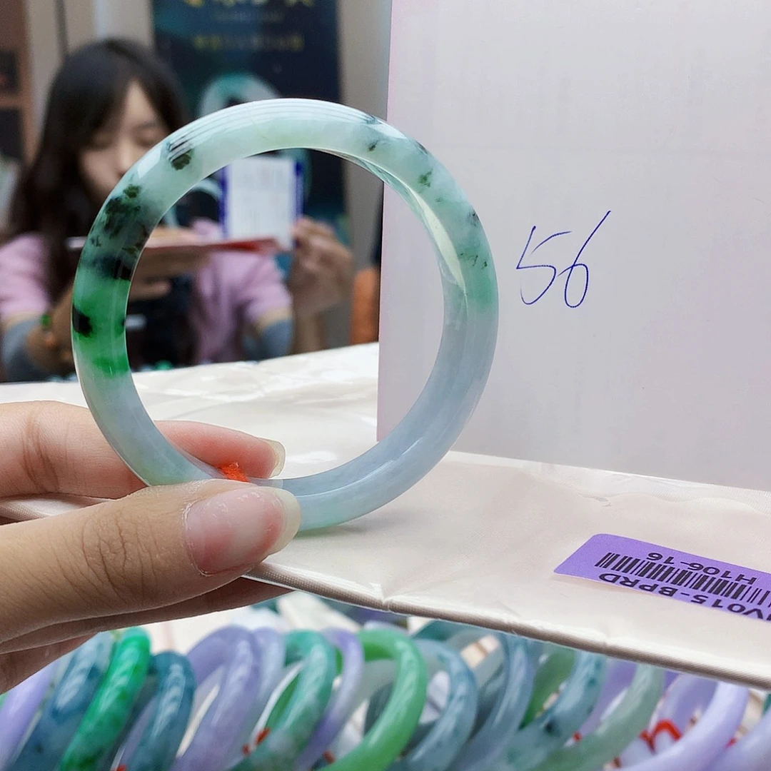 翡翠手镯未镶嵌t