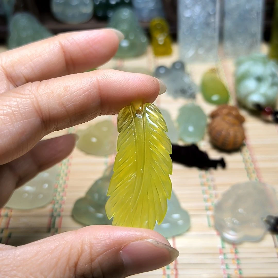 小****岫玉未镶嵌吊坠(不含链)