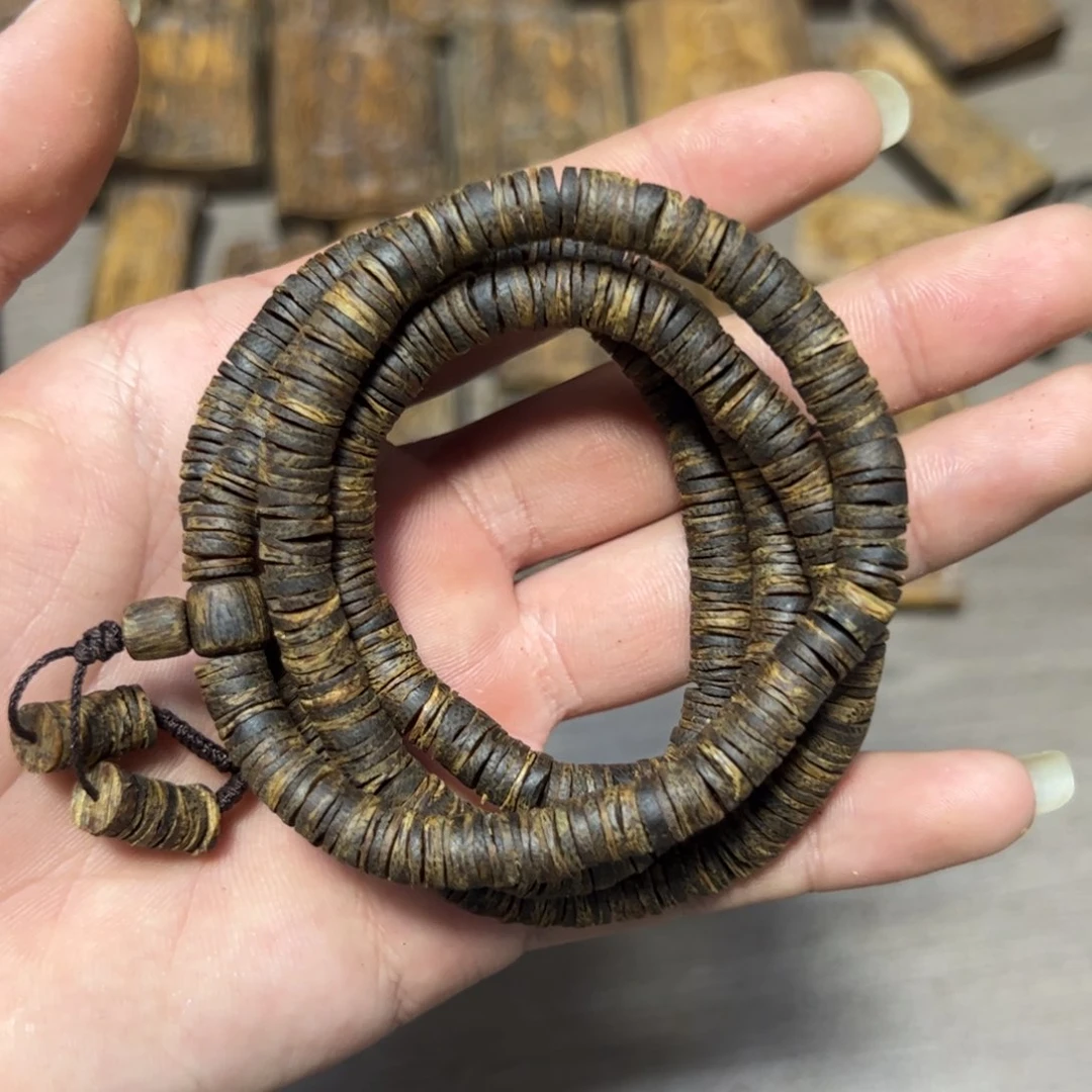 沉香木手串0.7乌身片片珠23.3克