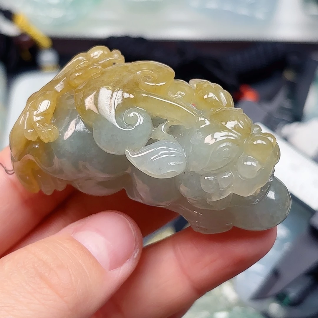 翡翠未镶嵌颈饰貔貅