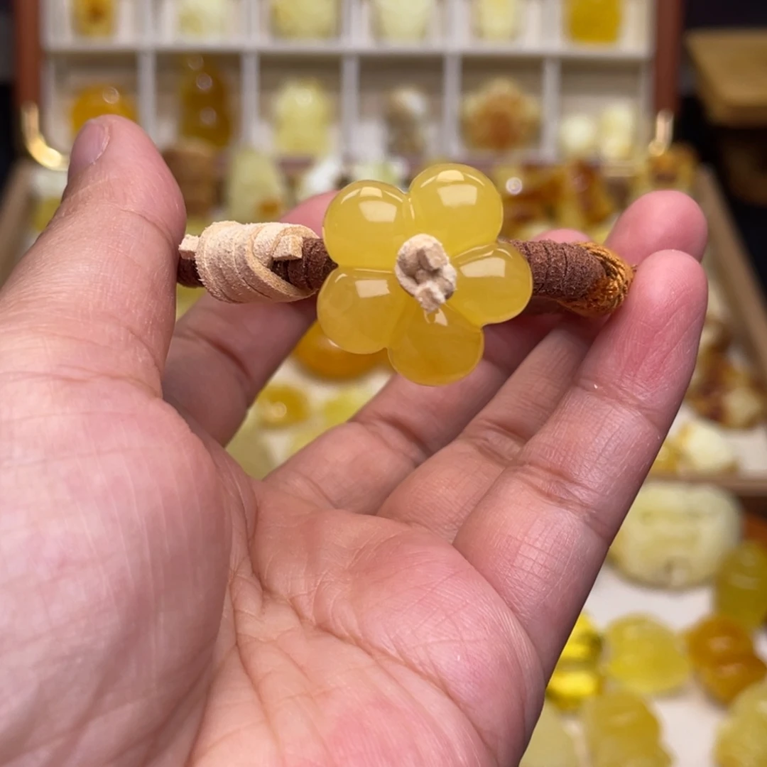 琥珀未镶嵌颈饰五瓣花蜜蜡