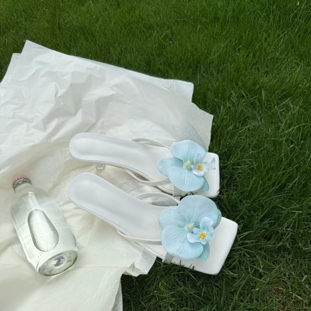 细跟5cm千呼万唤！！法式方头太米嘟夹拖白色薄荷兰轻松一夏花朵鞋