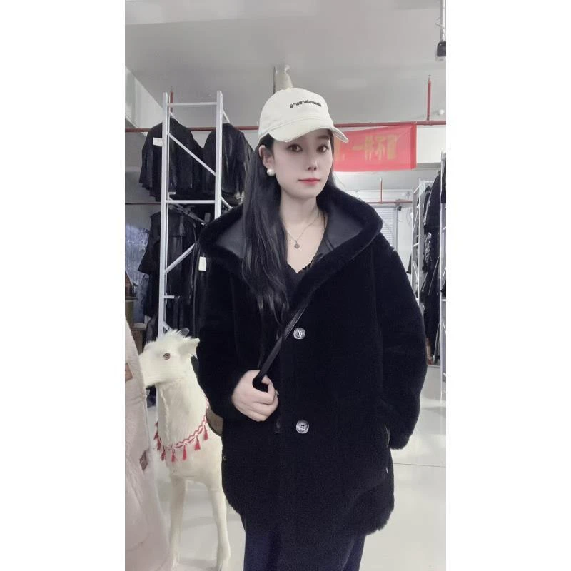 新款羊皮羊毛女连帽百搭时尚休闲洋气外套潮款两面穿【1136】