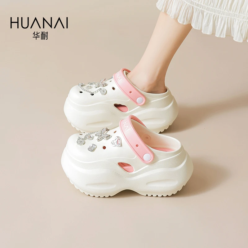 华耐超厚底洞洞鞋女款2025年夏季新款水钻百搭包头沙滩时尚凉鞋女