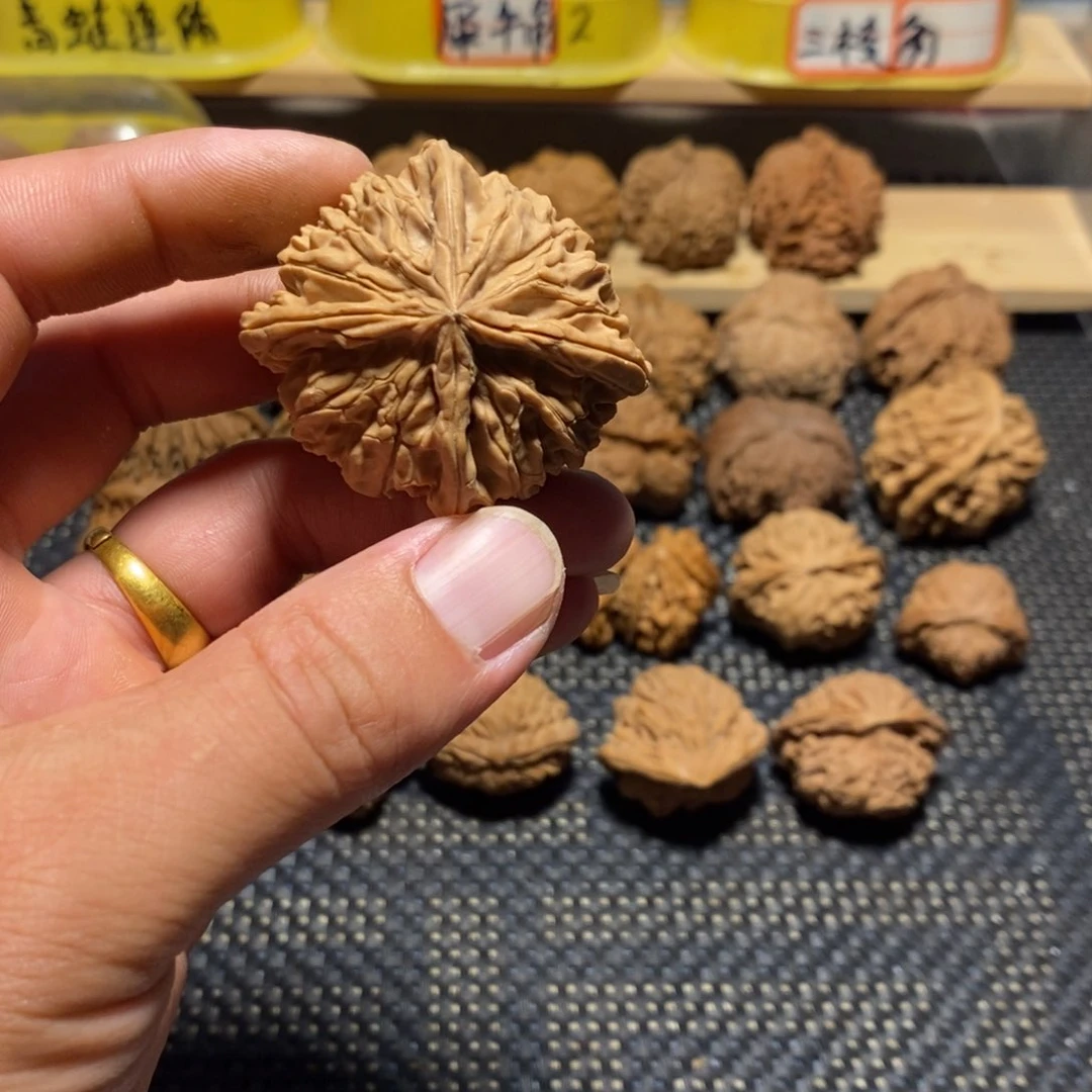 添***饭文玩核桃吊坠异形