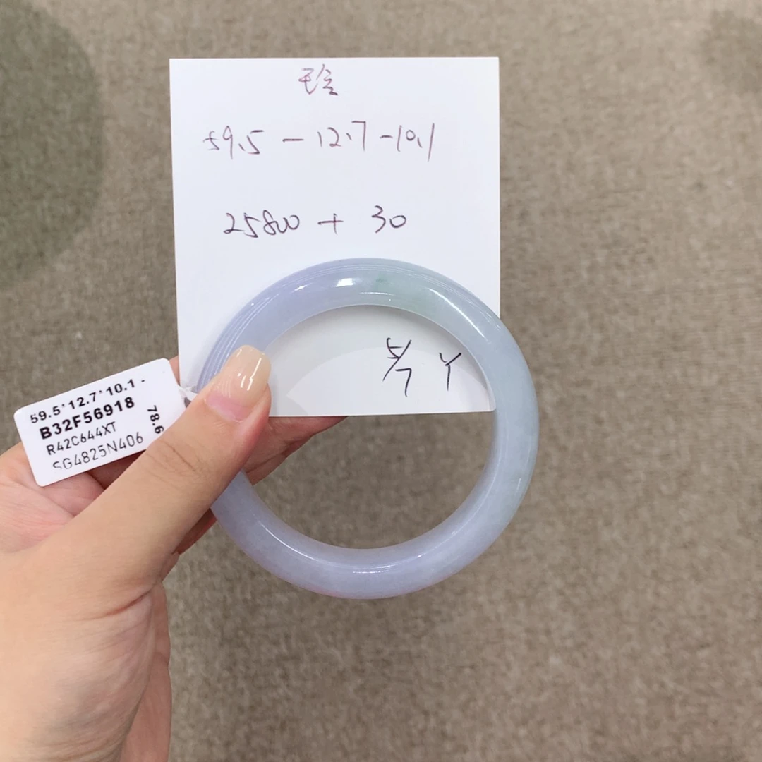 翡翠手镯未镶嵌玲