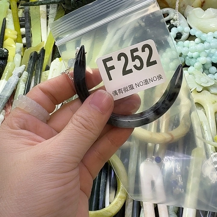 李***佳蛇纹石玉合金发饰