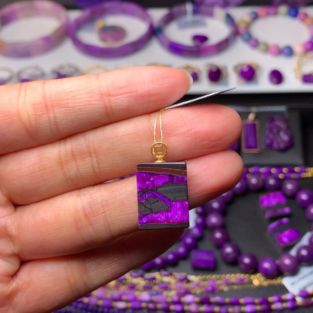 18K金镶嵌苏纪石（舒俱来）吊坠