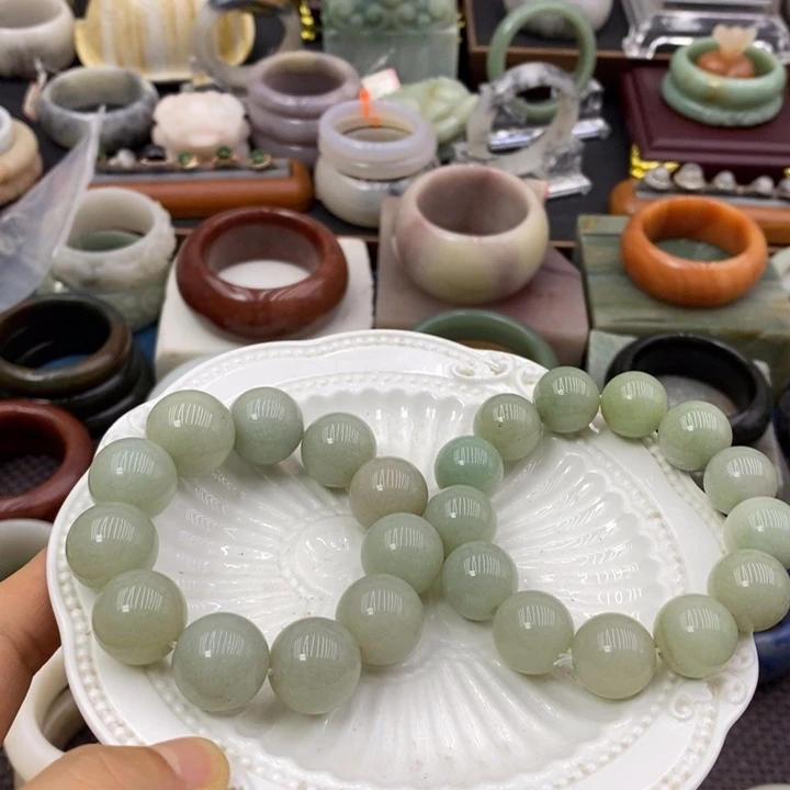 未镶嵌石英岩玉手饰