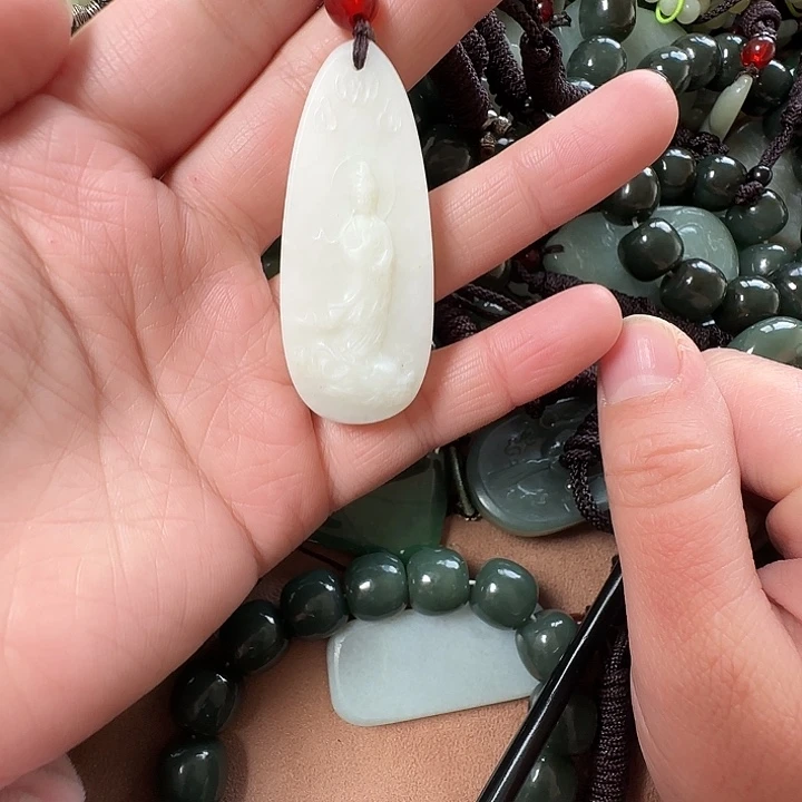 和田玉未镶嵌颈饰