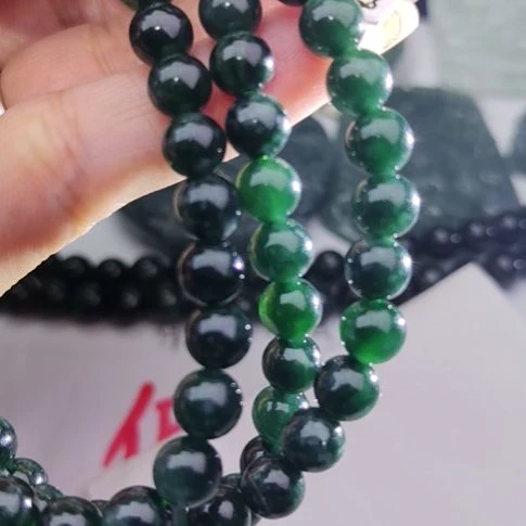 翡翠颈饰未镶嵌天然的A货翡翠