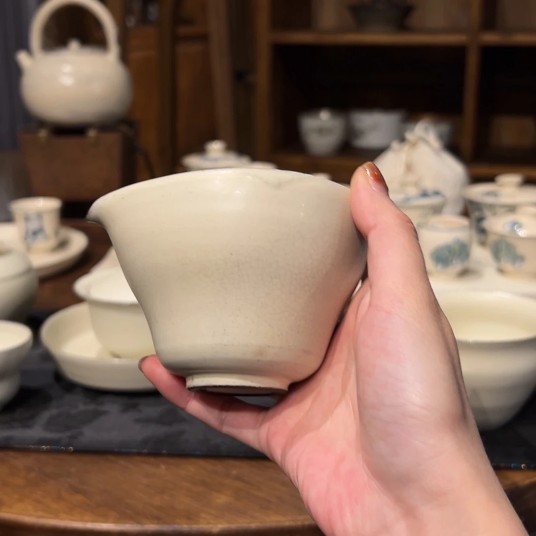 摆件陶瓷。      陶瓷。