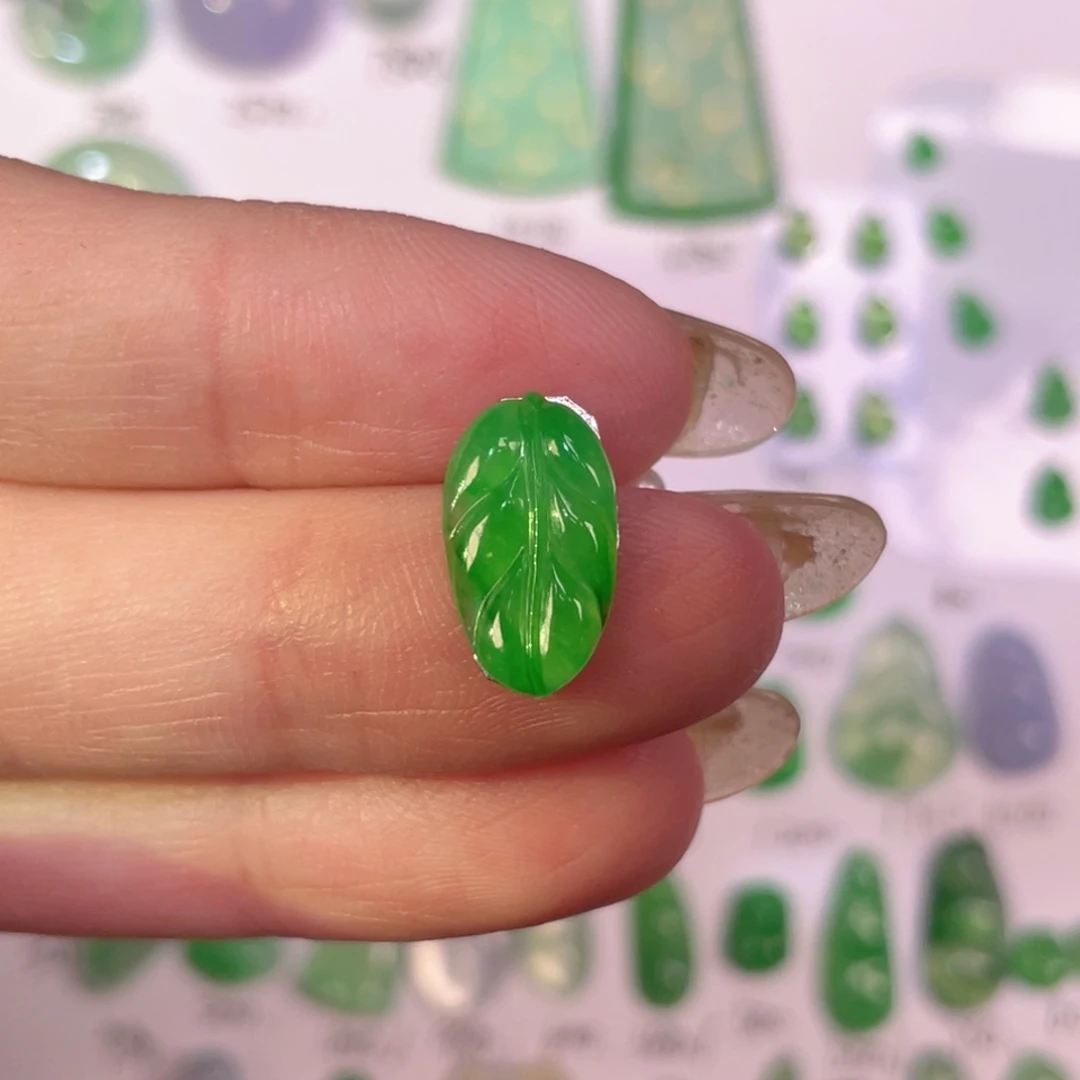 翡翠未镶嵌颈饰裸石