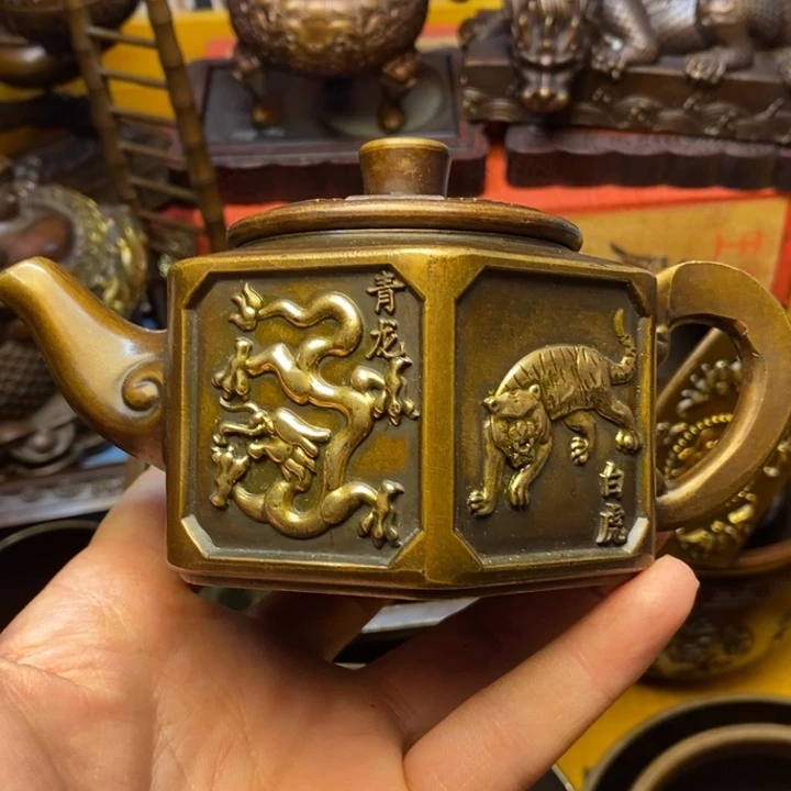 铜器摆件做工精良