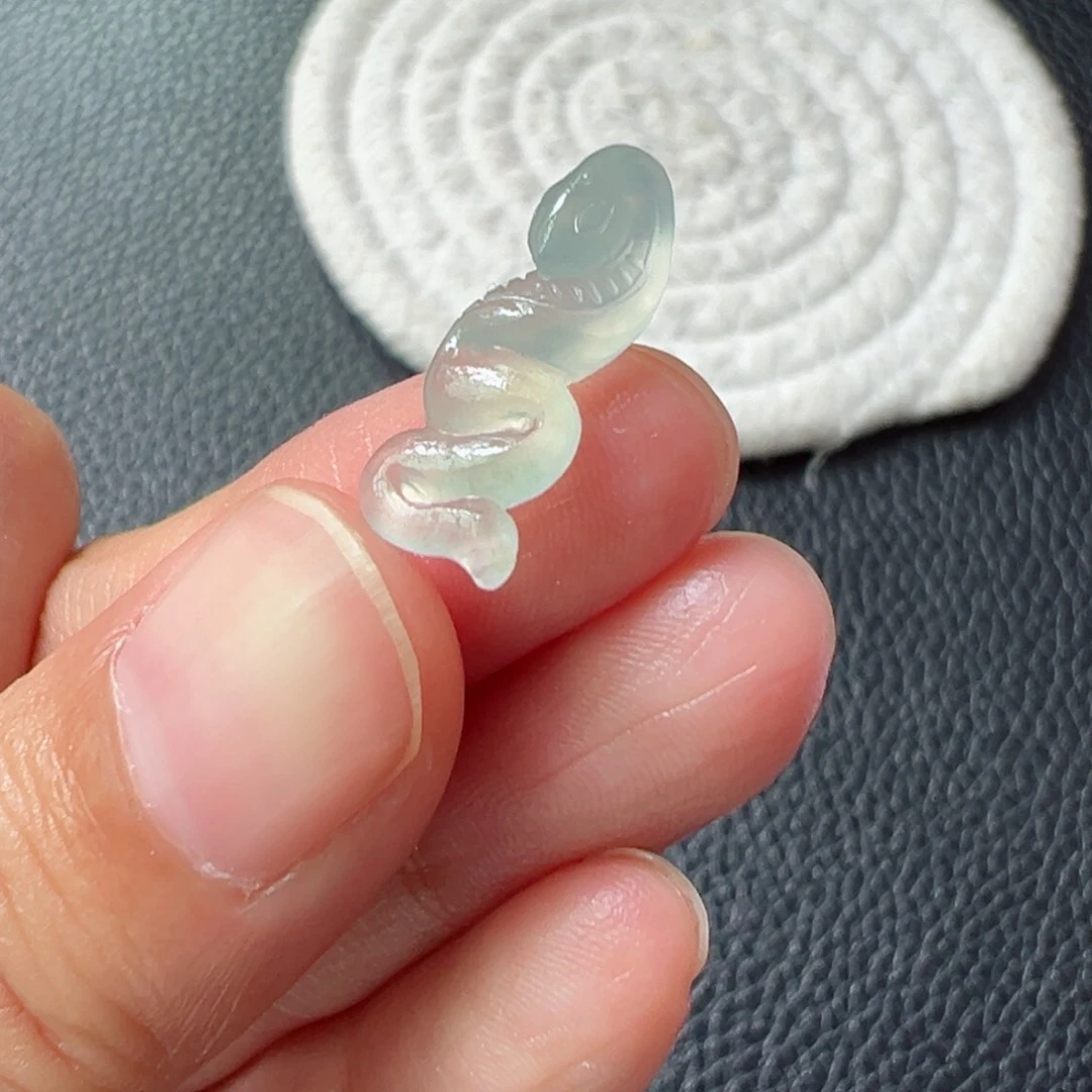 定制翡翠未镶嵌小蛇