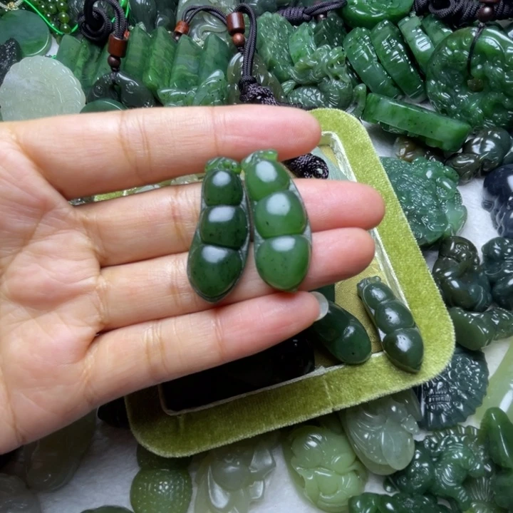 智***峰和田玉未镶嵌颈饰