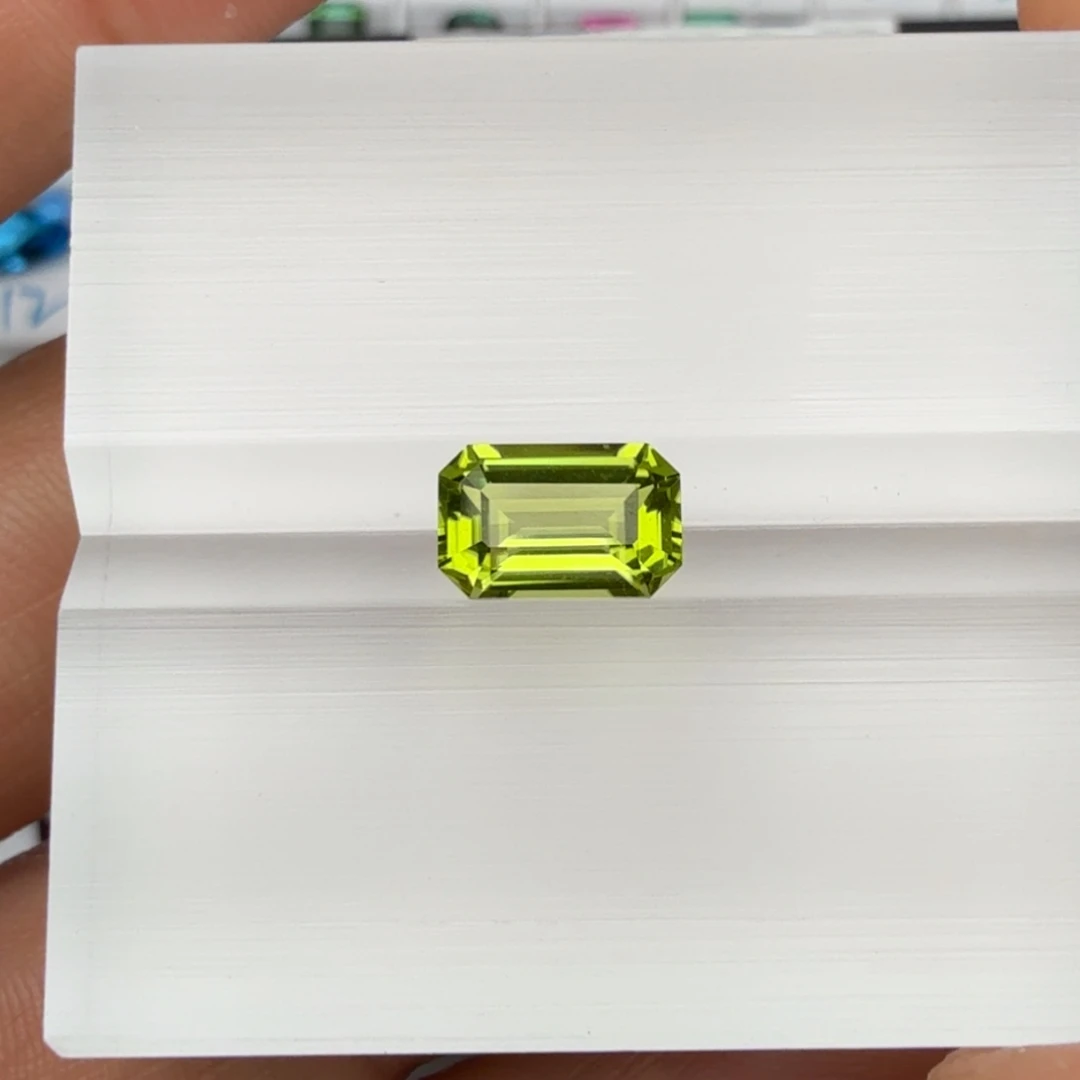 笔搁橄榄石未镶嵌天然2.19克拉