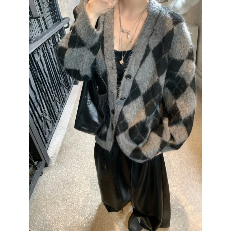 韩系慵懒风菱形格纹纽扣V领针织开衫女显瘦毛衣休闲阔腿长裤套装