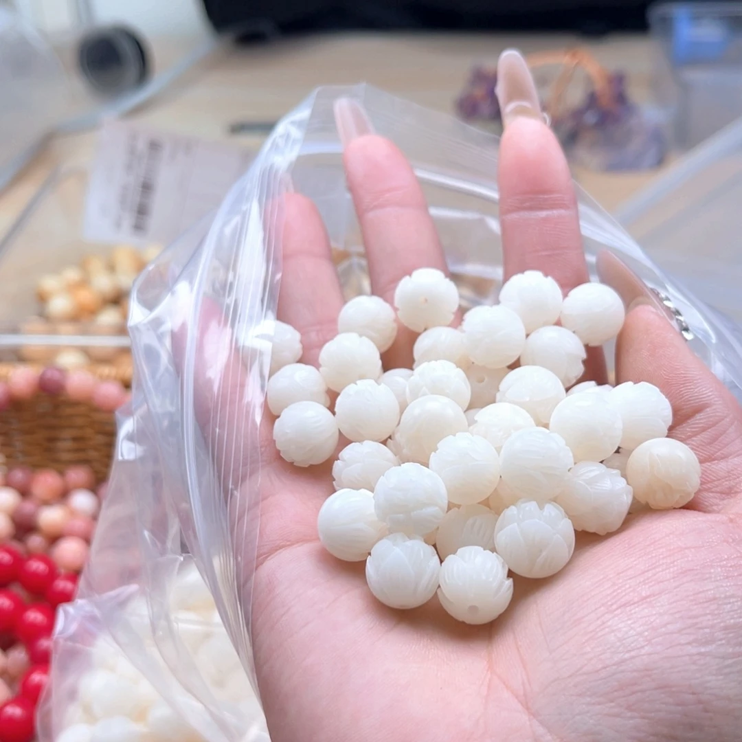 白玉菩提吊坠q12-13mm22颗。白玉有钱花